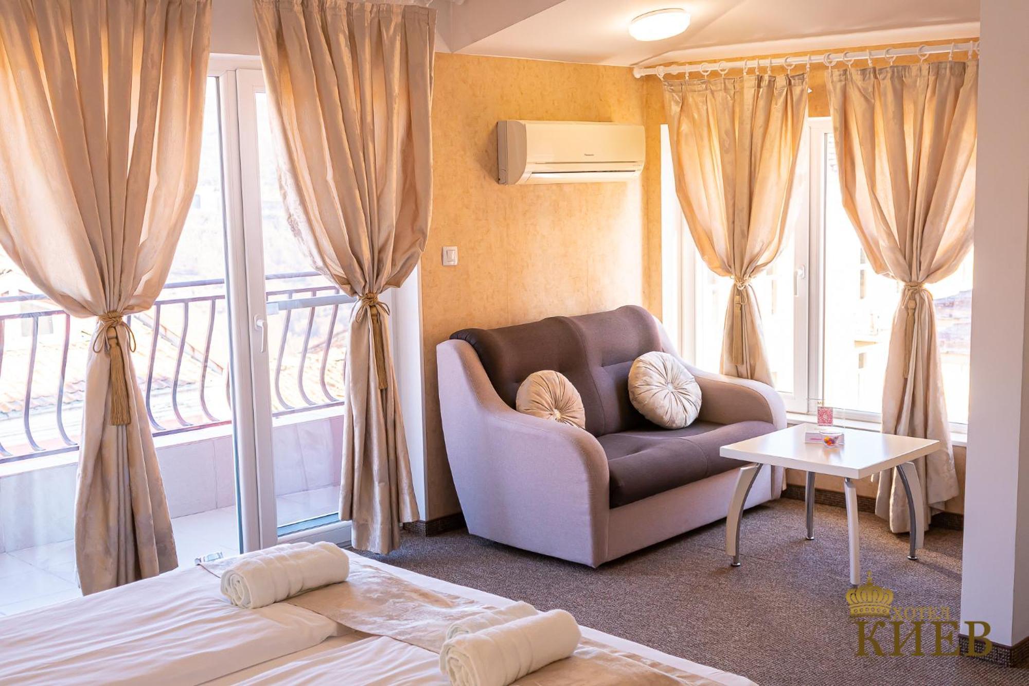 וליקו טורנובו Hotel Kiev מראה חיצוני תמונה