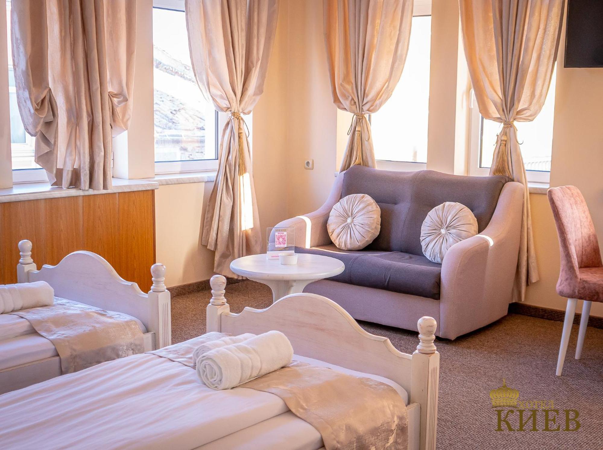 וליקו טורנובו Hotel Kiev מראה חיצוני תמונה